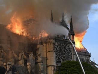 巴黎圣母院，大火