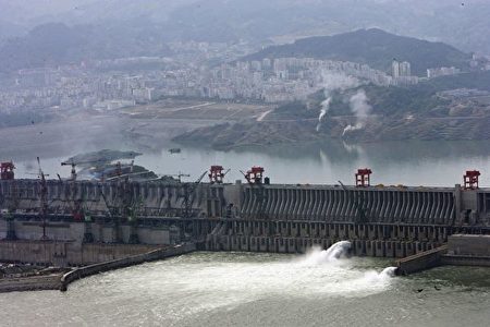 三峡大坝 Three Gorges Dam Project To Be Completed On May 20