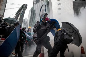 香港, 反送中, 催泪弹, 球拍, 抗议者