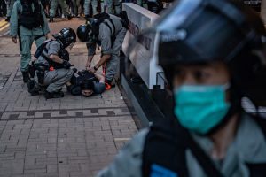 2020年7月1日，三百多位抗议者被捕