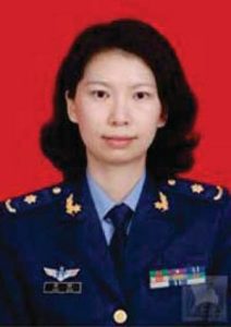  唐娟是中共空军的一名军官。正如起诉书所述，联邦调查局找到一张唐娟身穿军装的照片，并提到唐娟在中共空军军医大学（即第四军医大学）的工作。