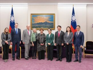 副总统萧美琴与美国外交政策全国委员会访问团合影