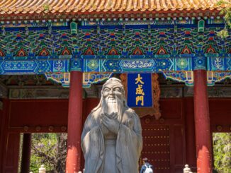 北京孔庙大成门和孔子雕像