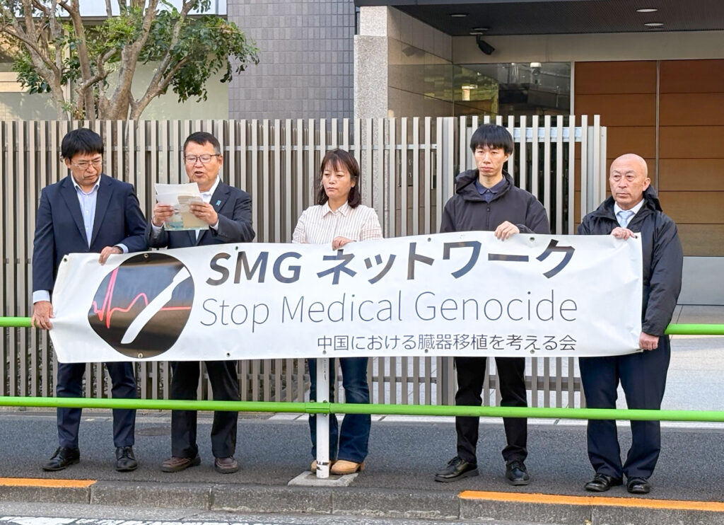日本议员与法轮功学员合影