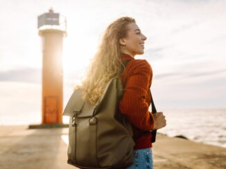 一名独自旅行的女子